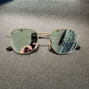 Ray-Ban Hexagonal Flat Lenses - Silver Lenses + Polished Gold Frames